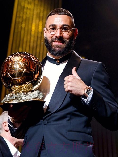 齐达内:希望本泽马获得金球奖 他配得上这一奖项 齐达内:希望本泽马获得金球奖 他配得上这一奖项